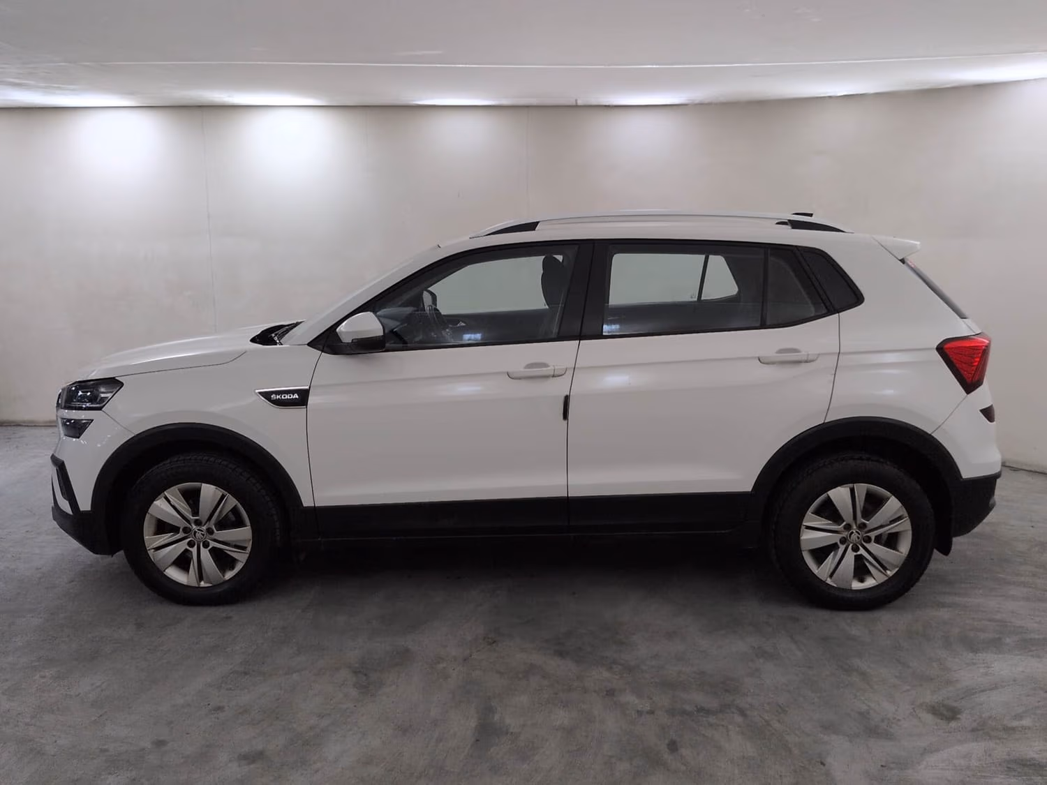 View 2022 Skoda Kushaq Ambition 1.0 TSI MT Image 2 Used 2022 Skoda Kushaq Ambition 1.0 TSI MT Image 2
