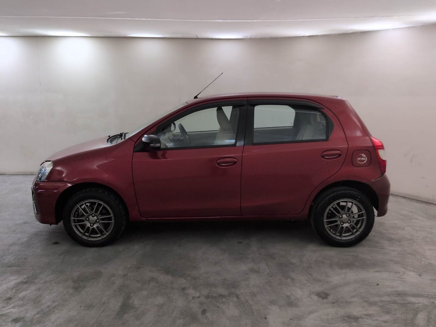View 2017 Toyota Etios Liva VX Image 2 Used 2017 Toyota Etios Liva VX Image 2