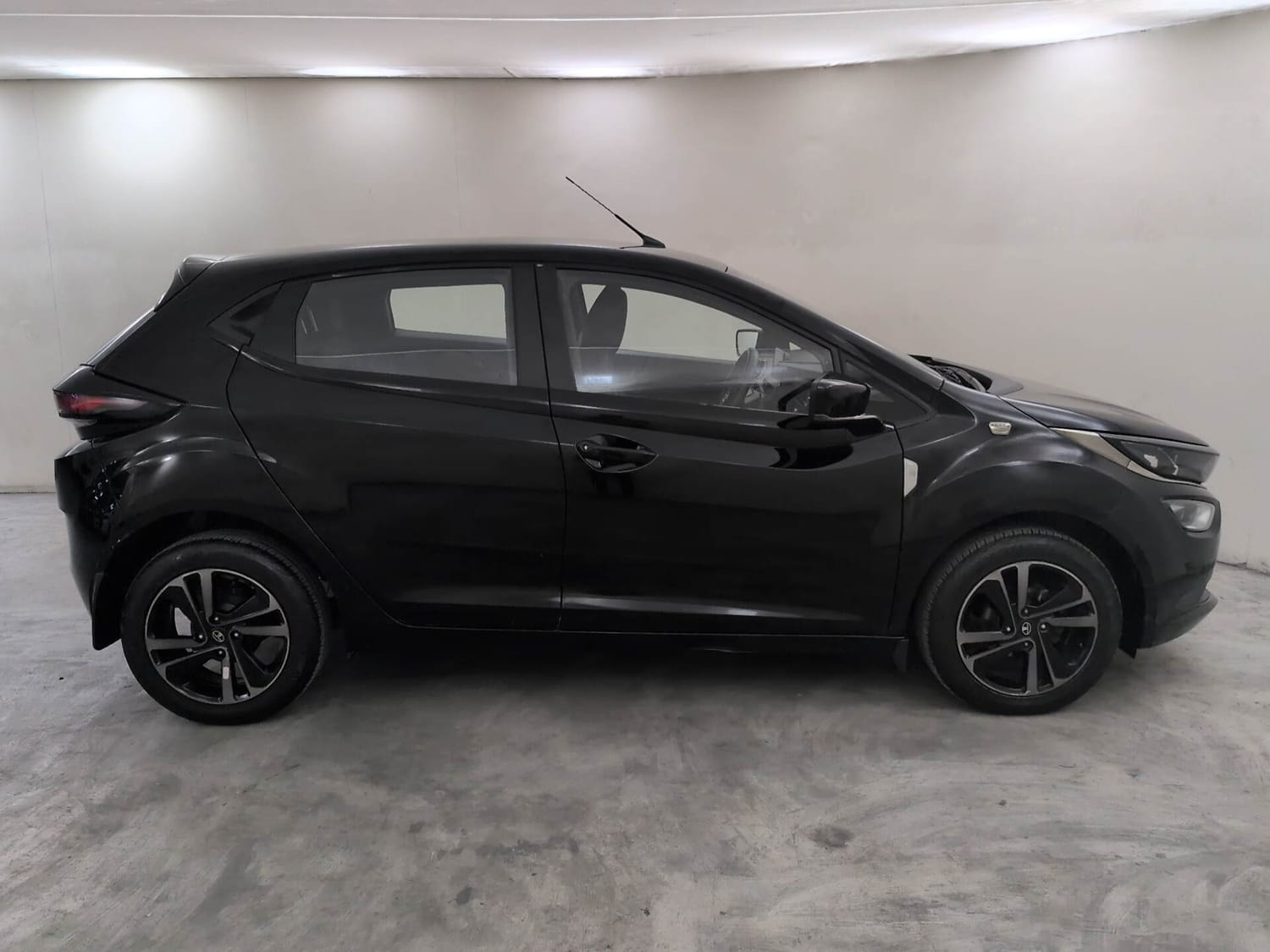 View 2022 Tata Altroz XZ Plus Dark Petrol Image 6 Used 2022 Tata Altroz XZ Plus Dark Petrol Image 6