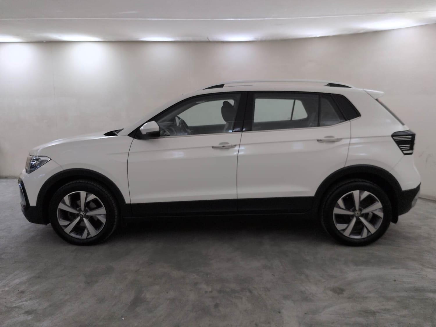 View 2022 Volkswagen Taigun 1.0 TSI Topline AT Image 2 Used 2022 Volkswagen Taigun 1.0 TSI Topline AT Image 2