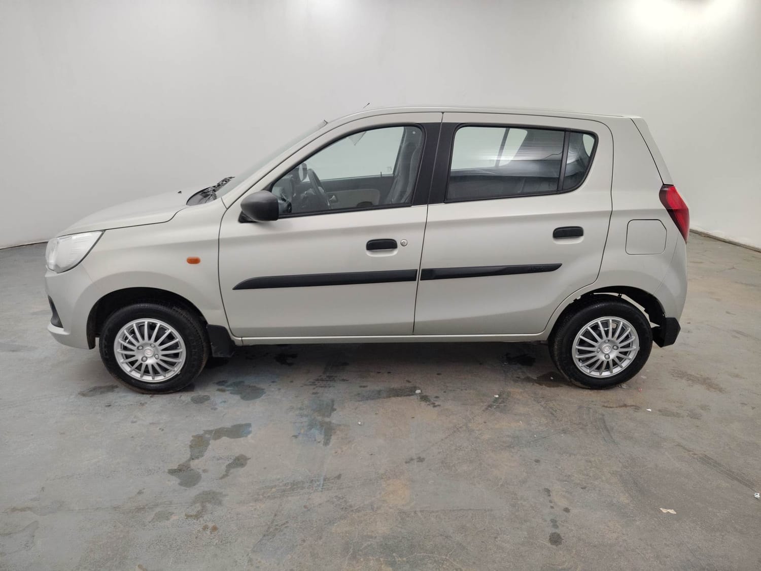 View 2016 Maruti Suzuki Alto K10 VXI Image 2 Used 2016 Maruti Suzuki Alto K10 VXI Image 2