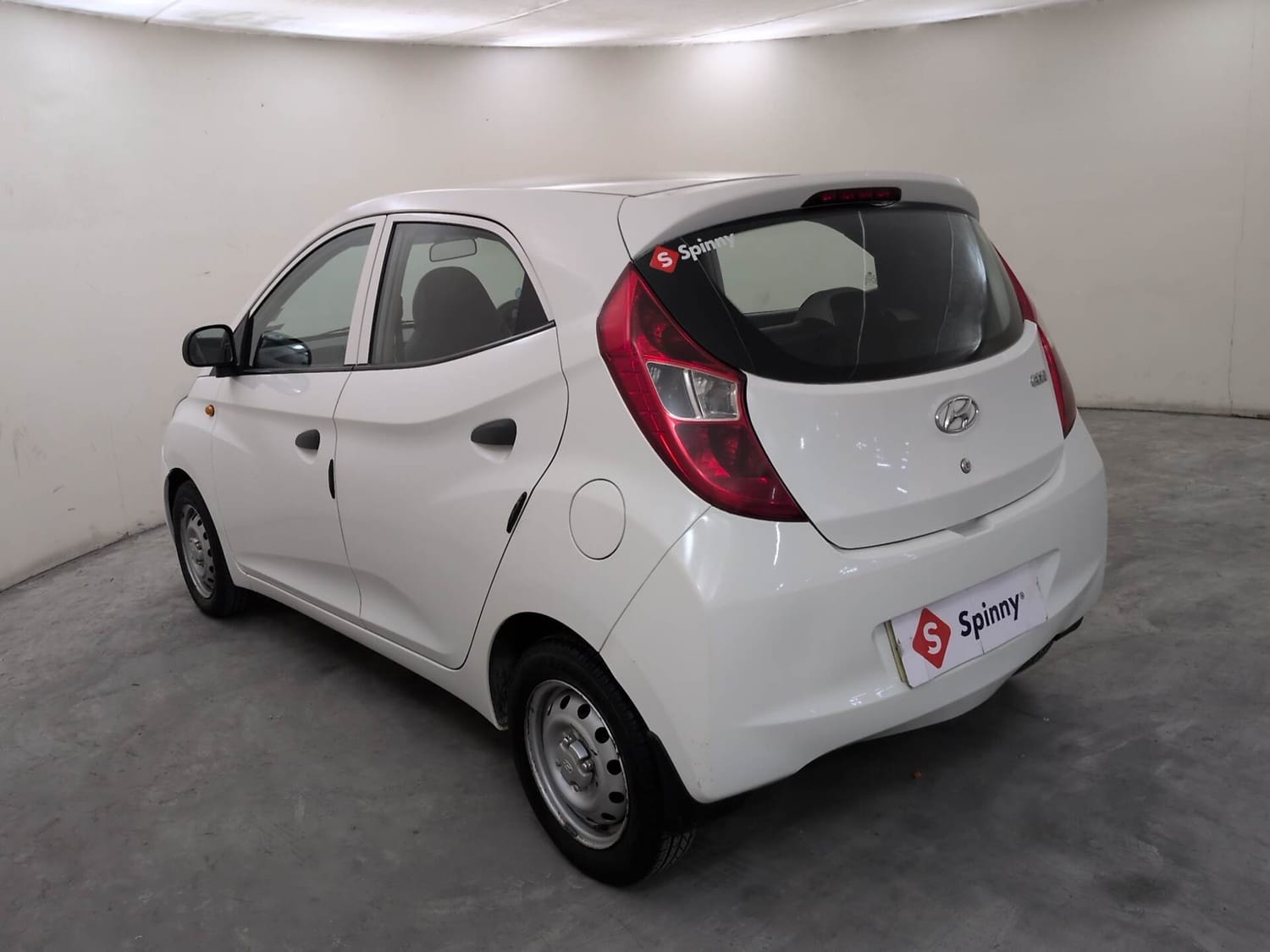 View 2018 Hyundai EON Era Plus Image 3 Used 2018 Hyundai EON Era Plus Image 3