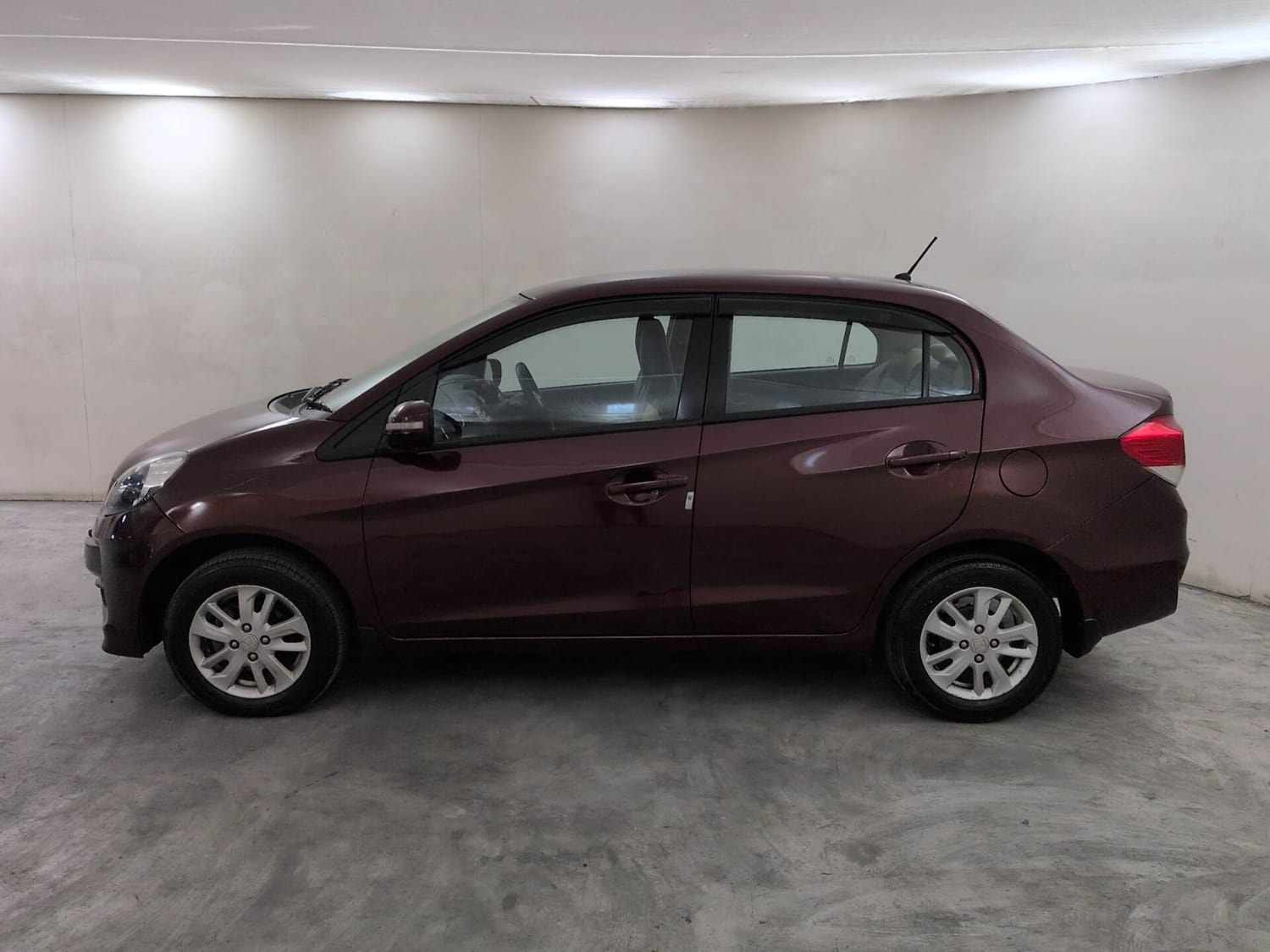 View 2013 Honda Amaze VX MT Diesel Image 2 Used 2013 Honda Amaze VX MT Diesel Image 2