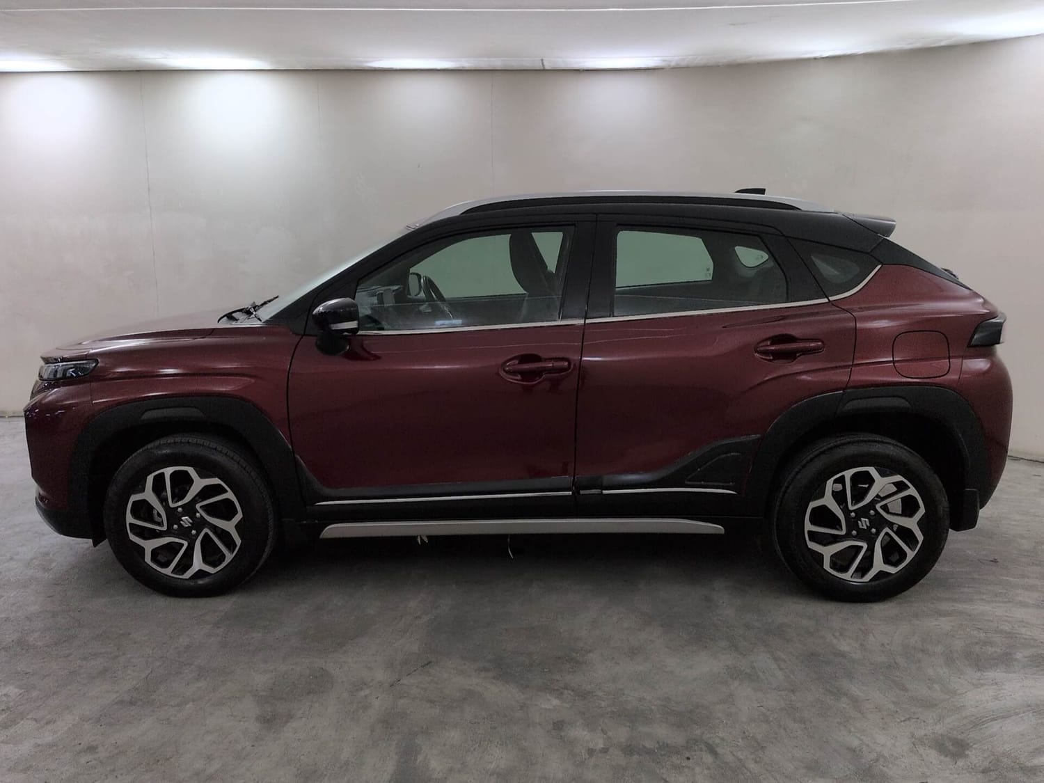 View 2023 Maruti Suzuki Fronx 1.0 Alpha AT DualTone Image 2 Used 2023 Maruti Suzuki Fronx 1.0 Alpha AT DualTone Image 2