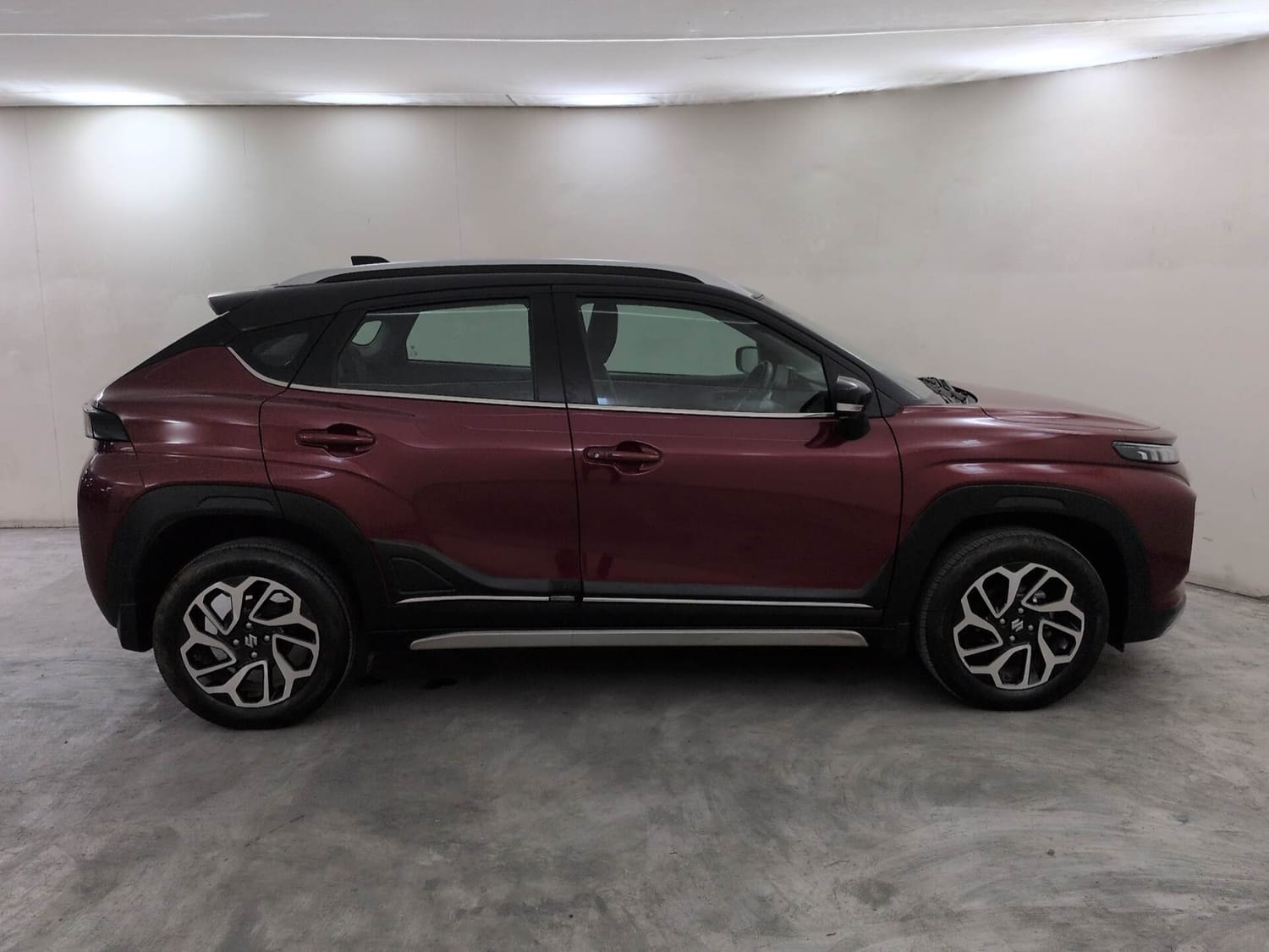 View 2023 Maruti Suzuki Fronx 1.0 Alpha AT DualTone Image 6 Used 2023 Maruti Suzuki Fronx 1.0 Alpha AT DualTone Image 6