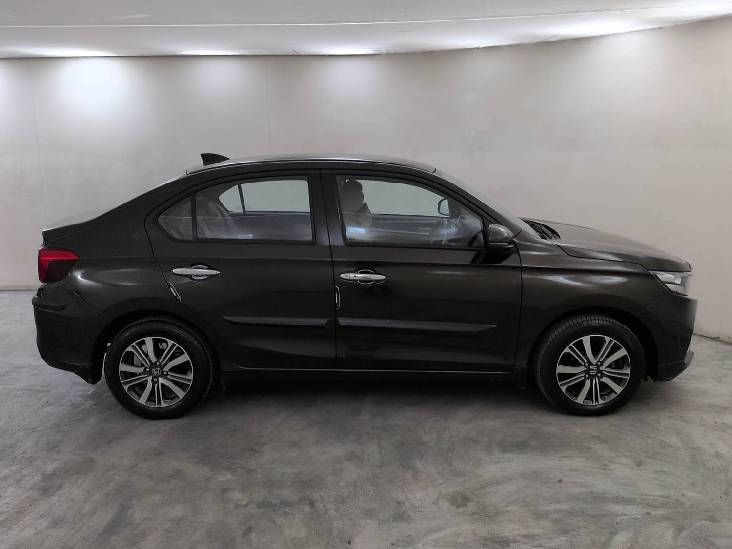 View 2022 Honda Amaze VX CVT Petrol BS IV Image 6 Used 2022 Honda Amaze VX CVT Petrol BS IV Image 6