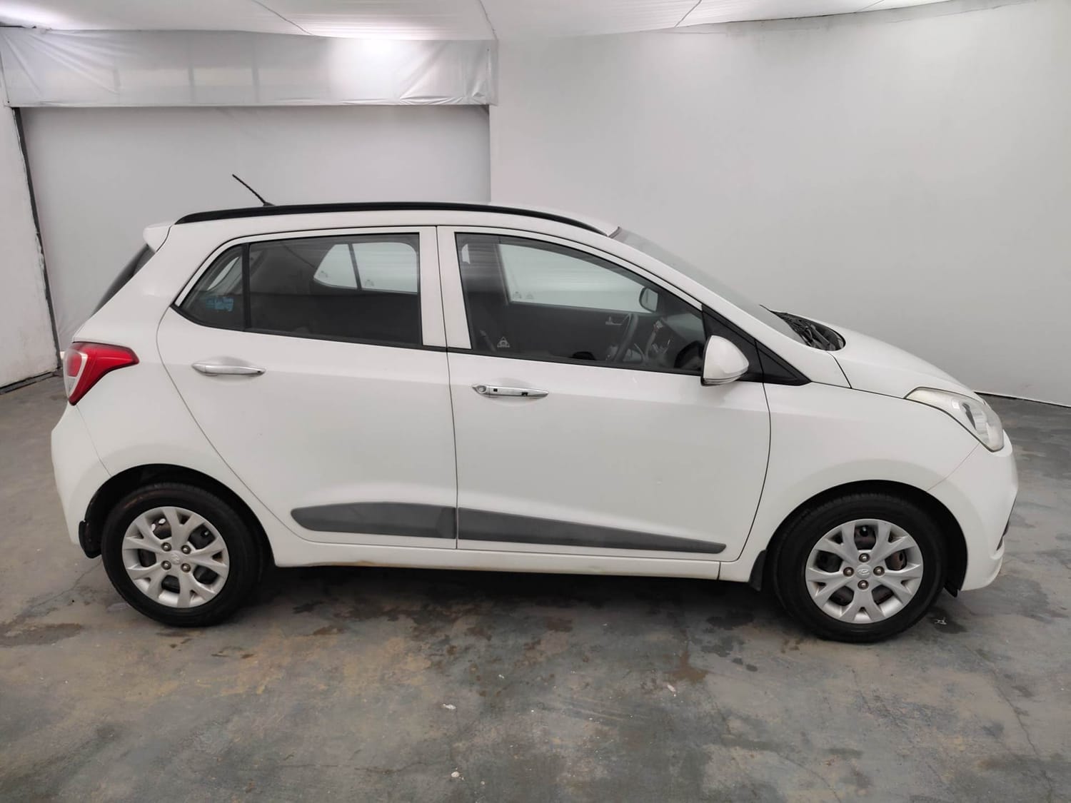 View 2013 Hyundai Grand i10 1.2 Sportz AT Petrol Image 6 Used 2013 Hyundai Grand i10 1.2 Sportz AT Petrol Image 6
