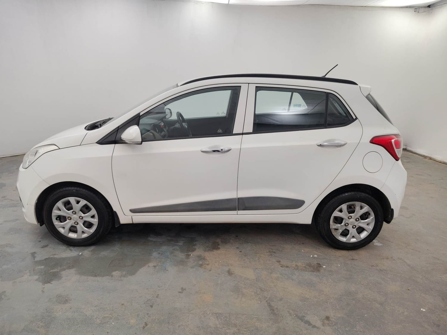 View 2013 Hyundai Grand i10 1.2 Sportz AT Petrol Image 2 Used 2013 Hyundai Grand i10 1.2 Sportz AT Petrol Image 2