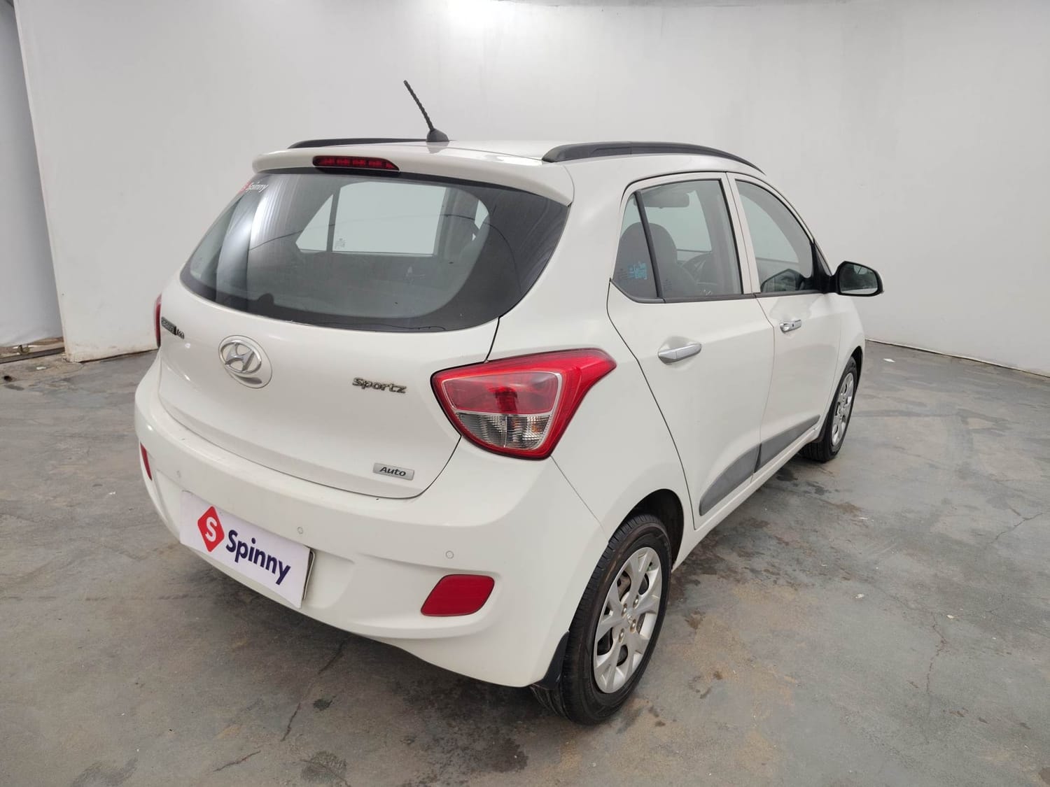 View 2013 Hyundai Grand i10 1.2 Sportz AT Petrol Image 5 Used 2013 Hyundai Grand i10 1.2 Sportz AT Petrol Image 5