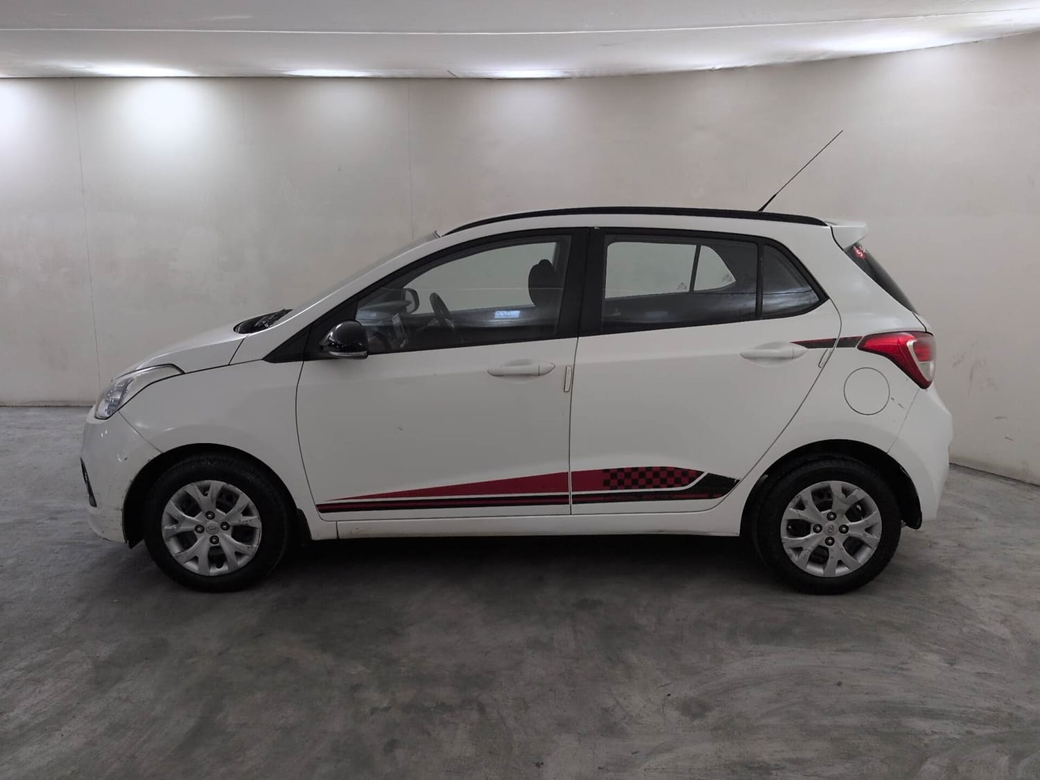 View 2016 Hyundai Grand i10 Prime Era T VTVT Image 2 Used 2016 Hyundai Grand i10 Prime Era T VTVT Image 2