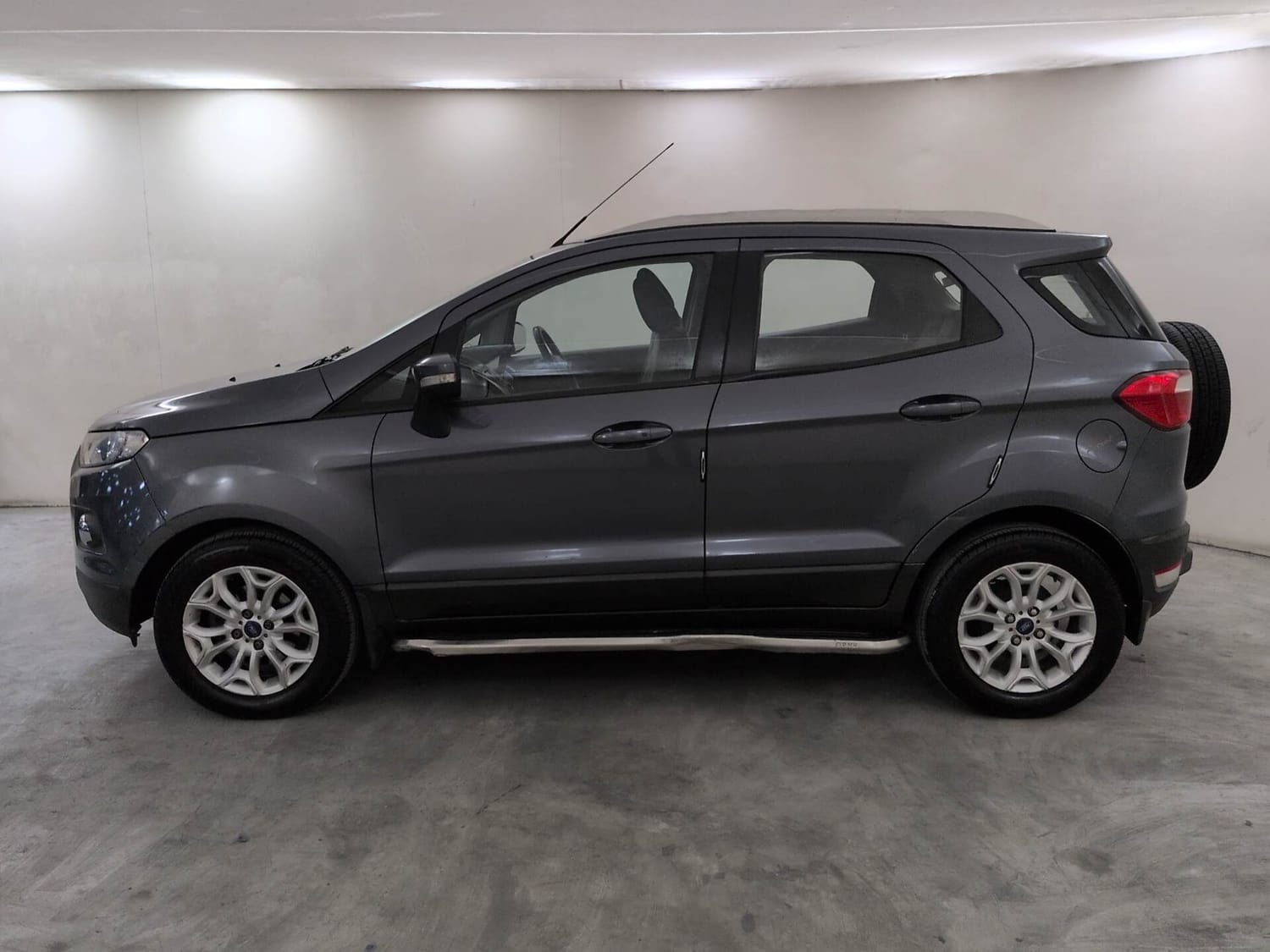 View 2016 Ford EcoSport 1.5 TiVCT Petrol Titanium AT Image 2 Used 2016 Ford EcoSport 1.5 TiVCT Petrol Titanium AT Image 2