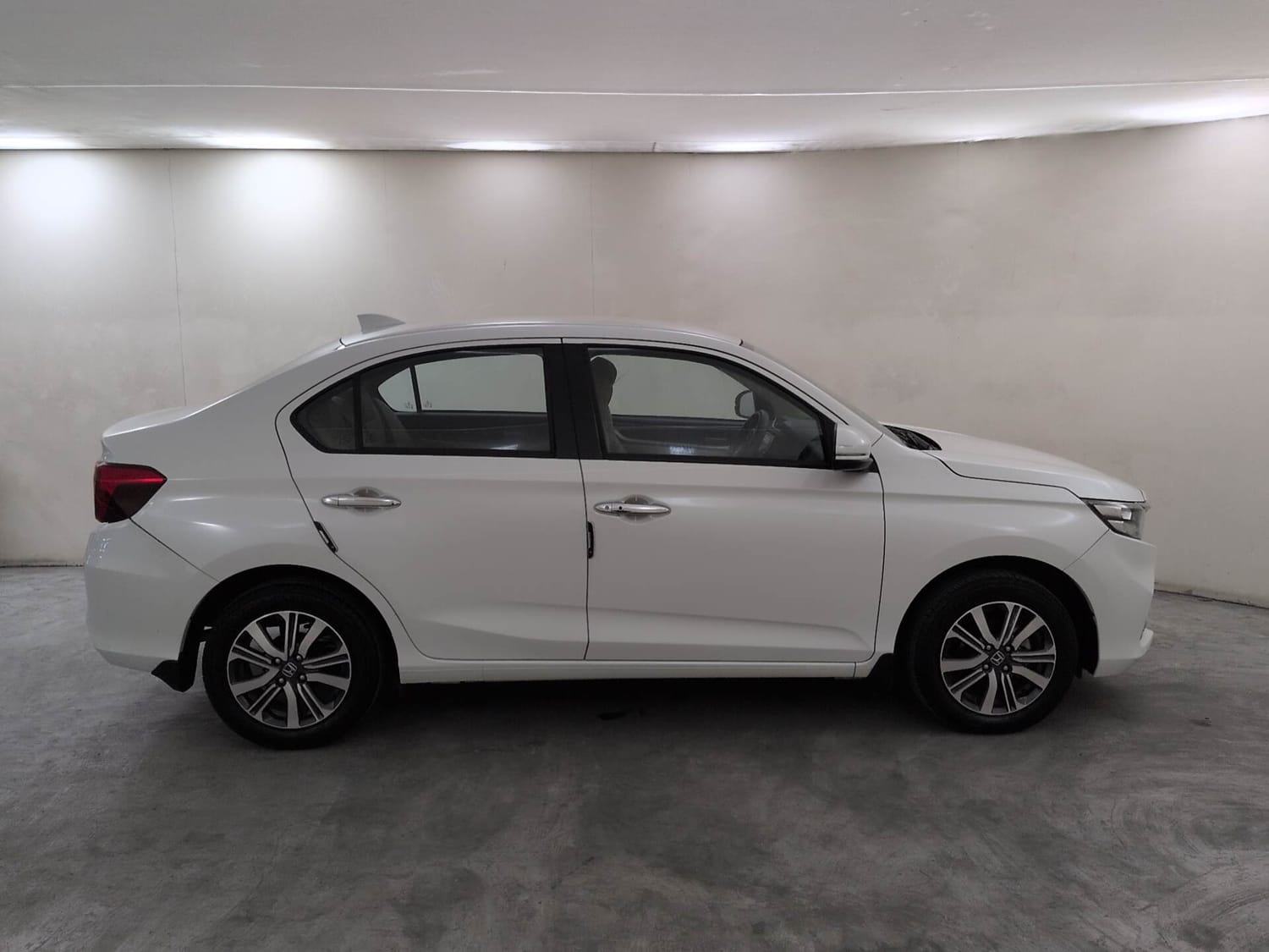 View 2024 Honda Amaze E MT Petrol BS IV Image 6 Used 2024 Honda Amaze E MT Petrol BS IV Image 6