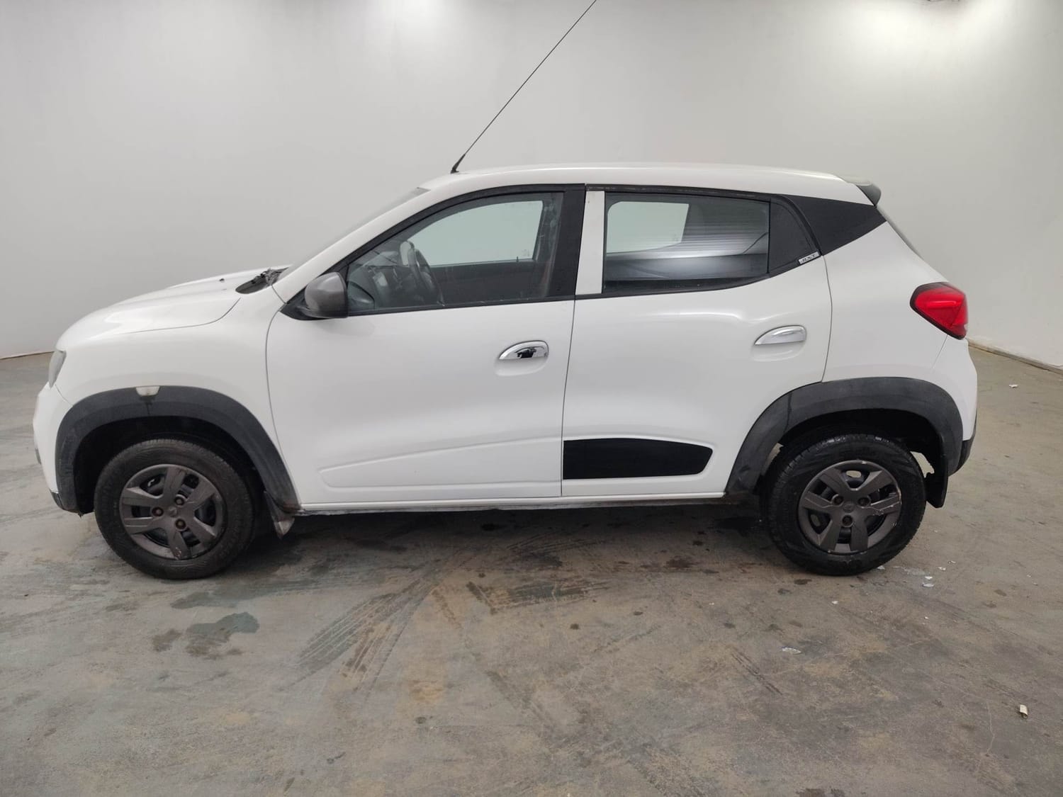 View 2016 Renault Kwid RXT 1.0 BS IV Image 2 Used 2016 Renault Kwid RXT 1.0 BS IV Image 2