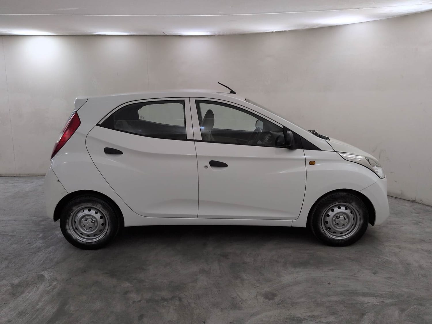 View 2017 Hyundai EON Era Plus Image 6 Used 2017 Hyundai EON Era Plus Image 6