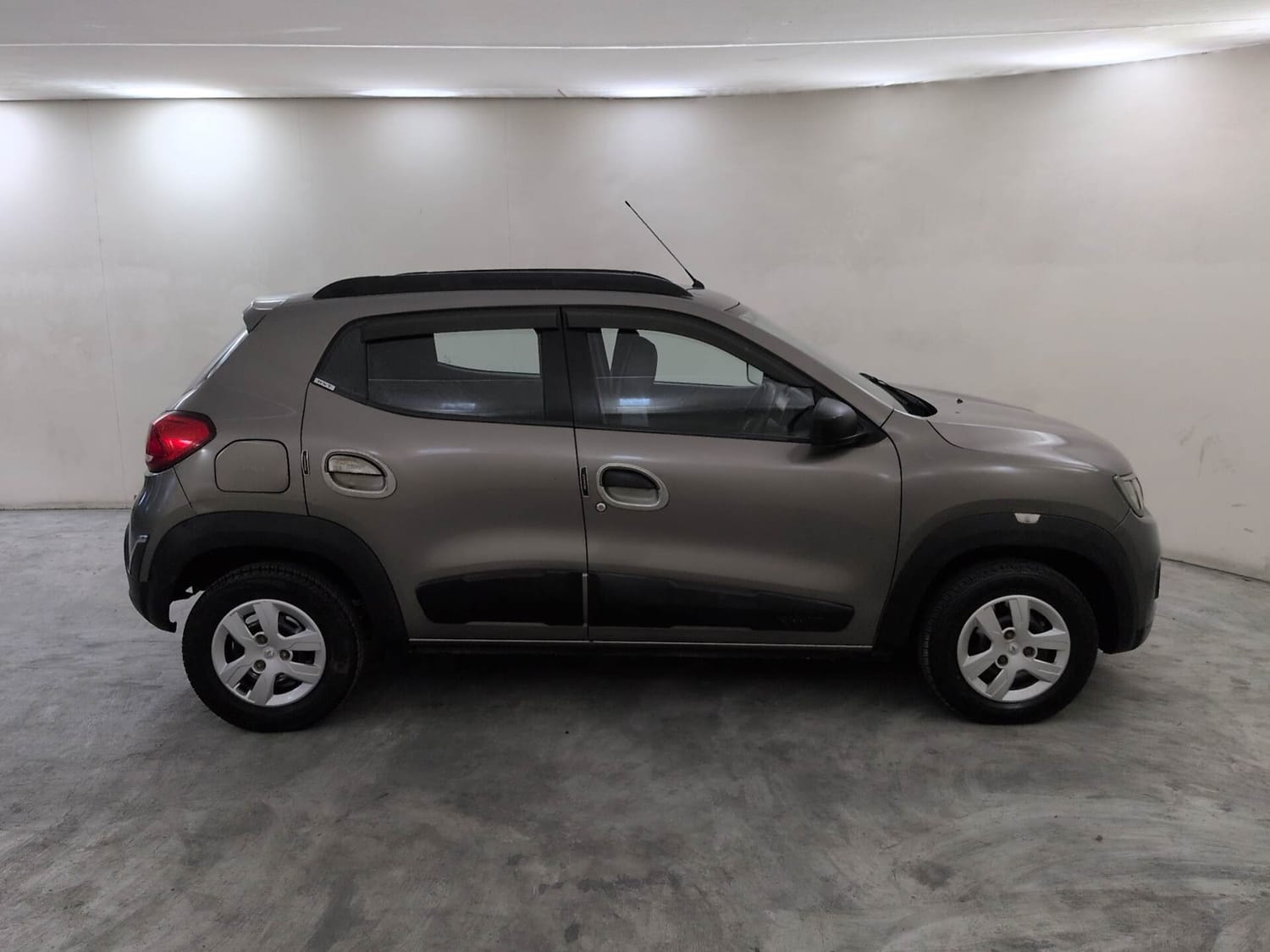 View 2016 Renault Kwid RXT 1.0 BS IV Image 6 Used 2016 Renault Kwid RXT 1.0 BS IV Image 6