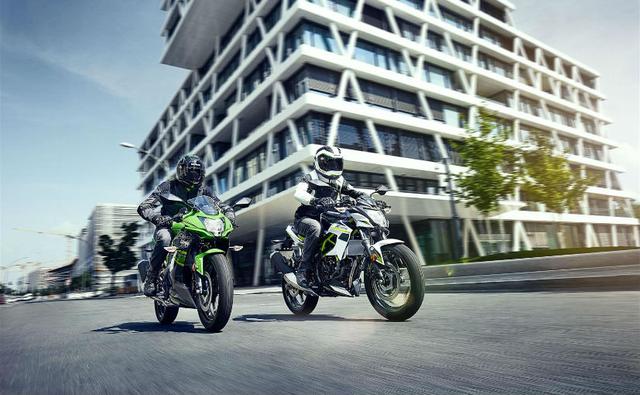 Following up on its announcement at EICMA last year, Kawasaki has revealed the 2019 Ninja 125 and Z125 motorcycles for the European market. The bikes will be making their public debut at the Intermot Motorcycle Show in Cologne, Germany in October this year, and will be targeted at young riders with the A1 license. Both the Kawasaki Ninja 125 and Z125 take inspiration from their respective larger 250 cc siblings in design and certainly look very desirable 125 cc bikes that you'd like to own. The Ninja 125 will compete with the KTM RC125 and the Aprilia RS4 125, while the Z125 will take on the KTM 125 Duke.