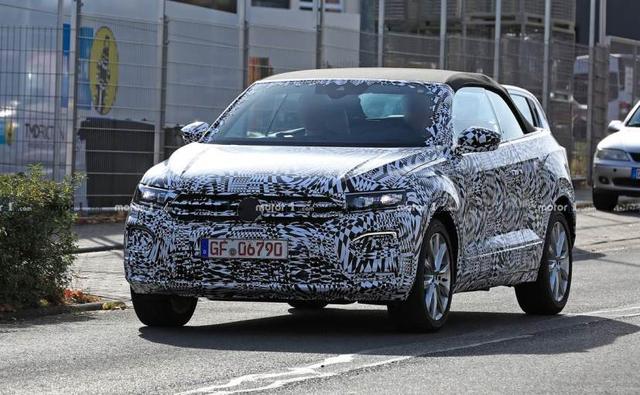 A prototype model of the soft-top Volkswagen T-Roc has been spotted testing for the first time and, frankly, whatever we see here, doesn't look all that bad. While the regular hard-top version of the SUV is already on sale, in the global markets, the convertible version of the SUV is slated to be introduced in 2020.