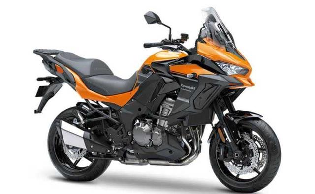 India Kawasaki Motor (IKM) has announced the pre-bookings for the 2020 Versys 1000 adventure tourer. Dealerships are accepting bookings for the 2020 Kawasaki Versys 1000 for a token amount of Rs. 1.5 lakh, while the big update is that the model will be locally assembled soon. While the final price has not been announced, the locally assembled Versys 1000 will get a massive price cut over the current version. The updated Versys was unveiled at the EICMA Motorcycle Show in Italy earlier this month. Pre-bookings for the litre-class ADV will be done between November 16 to December 31, 2018. Being locally produced, the bike will be available in limited numbers. Bookings will stop after reaching the targeted numbers, the company confirmed in a statement.