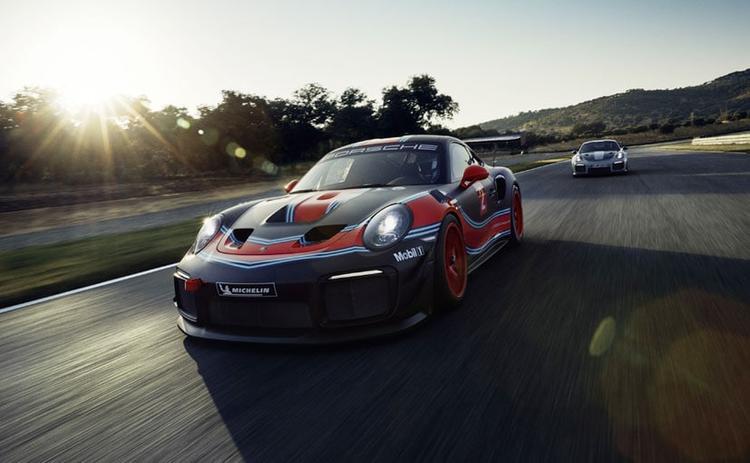The technology of the race car is based on the high-performance 911 GT2 RS sports car, just like in the 935, which Porsche unveiled nine weeks ago. Both share the same engine as their road-legal relative: a state-of-the-art 3.8-litre flat-six twin-turbo motor.