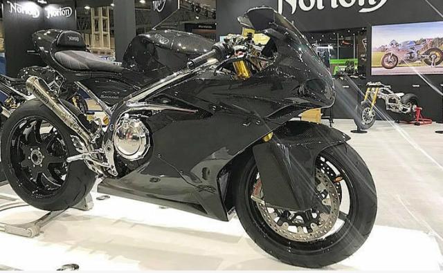 The Norton Superlight uses a tuned version of the 650 cc parallel-twin engine used in the Norton Atlas engine in a race-spec chassis.