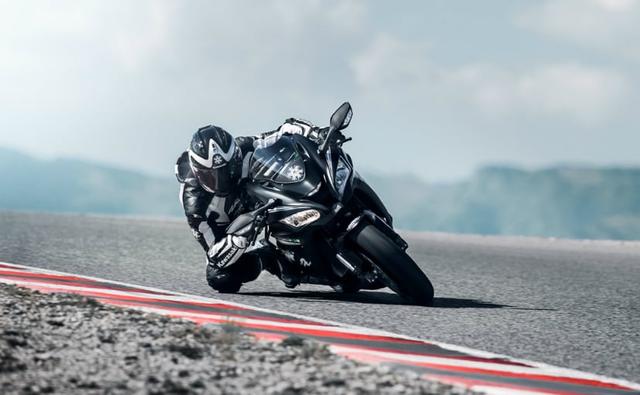The 2018 Kawasaki Ninja ZX-10RR has received a price hike of Rs. 88,000, and supersport offering is now priced at Rs. 16.98 lakh (ex-showroom). The litre-class motorcycle was recently launched in the country with a massive price cut as the model is now locally assembled, but India Kawasaki Motor (IKM) did say at the time that the prices were introductory and will be valid till the end of July 2018.