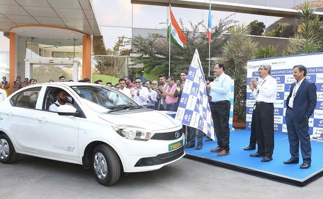 Tata Motors has announced its new partnership with consulting, technology and digital transformation company Capgemini for the supply of Tigor electric vehicles. The Tata Tigor EVs will be used for internal transportation at Capgemini campuses across three major cities - Bengaluru, Chennai, and Hyderabad. The automaker has tied up with mobility solution company Karthik Travels, to manage to smooth induction of the Tigor EVs in the tech company's transport ecosystem. The first batch of the Tigor EVs were handed over to Capgemini officials by the Tata team at the company's Bengaluru campus.
