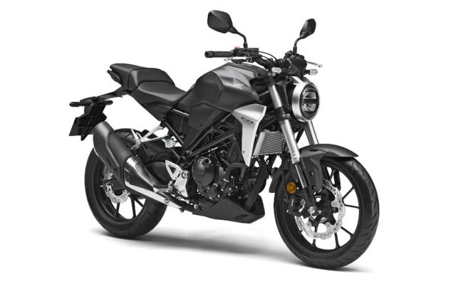 Honda Motorcycle And Scooter India has begun delivering the CB300R to customers in India. Also, the company has listed out 16 standalone accessories along with four accessories kit for the Honda CB300R.