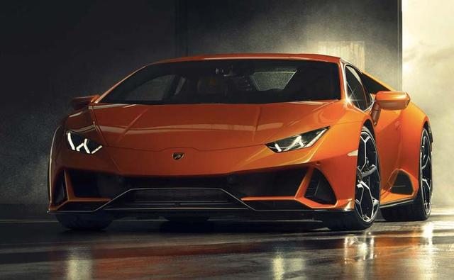 The Huracan Evo features new Lamborghini rear-wheel steering and a torque vectoring system working on the four wheels, while at the heart of the car is the new feature of Lamborghini Dinamica Veicolo Integrata (LDVI)