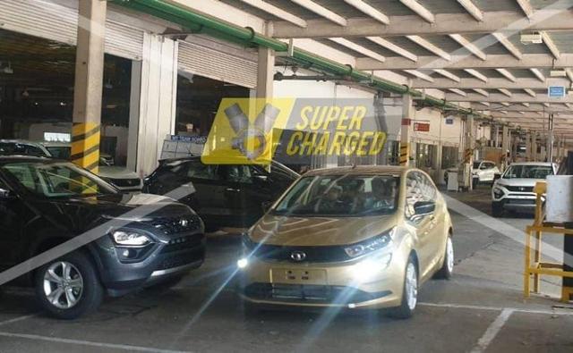 The upcoming Tata Altroz premium hatchback was recently spotted in India sans camouflage. The car appears to be production ready and comes in the same Yellowish-Gold shade that we saw on the Altroz showcased at the Geneva Motor Show.