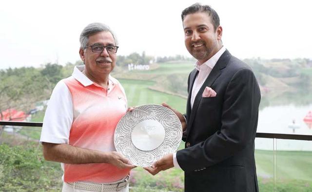 Hero MotoCorp - Chairman, Dr. Pawan Munjal was recently felicitated by the Asian Tour with a Special Achievement Award for his contributions to Asian Golf. The Hero boss, who is an avid golfer himself, was presented with a special salver by four-time Asian Tour winner Shiv Kapur, representing the players on the Asian Tour. The ceremony took place at the recently concluded Hero Indian Open Golf tournament.