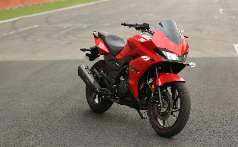 Along with the Hero XPulse 200 and the XPulse 200T, Hero MotoCorp also launched the Xtreme 200S, which is essentially an Xtreme 200R with a fairing. We had an opportunity to ride it briefly at Buddh International Circuit and the first impressions are quite positive.