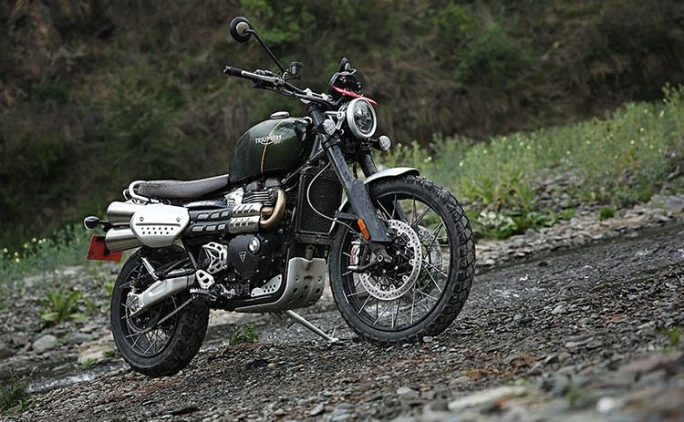 The Triumph Scrambler 1200 XC gets all the hardware of a proper, off-road oriented adventure bike, with the styling of a modern classic.