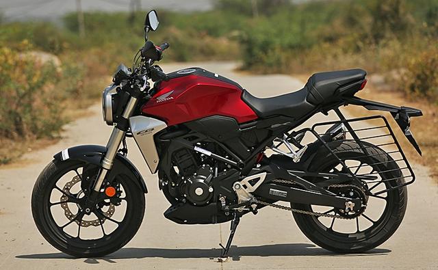 The Honda CB300R has received its first price hike since launch and now retails at Rs. 2.42 lakh (ex-showroom). The CB300R is now dearer by Rs. 989, over its launch price of Rs. 2.41 lakh from February this year. The Honda CB300R met with a highly positive response at the time of its launch and was sold out for the next three months since the motorcycle went on sale. The bike comes to India as a Completely Knocked Down (CKD) kit and interestingly has managed to outsell the locally produced Honda CBR250R.