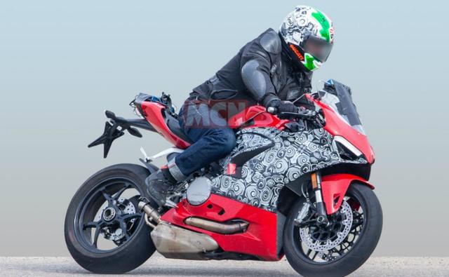 An updated model of the Ducati 959 Panigale has been spotted undergoing tests somewhere in Europe.