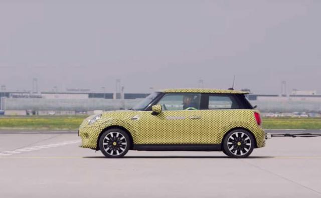 According to the company, the electric concept brings 'the iconic design, city-dwelling heritage, and customary go-kart feeling' into the modern motoring era.
