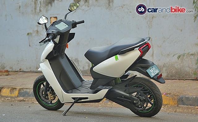 Weeks after announcing its two-wheeler exchange program for purchasing its electric scooters, Ather Energy has announced its partnership with CredR to facilitate the option. As a part of this association, CredR will offer instant price quotes for old petrol two-wheelers, which can be used to settle the upfront cost for a new Ather scooter. The electric two-wheeler maker says the partnership allows owners to quickly and easily trade their old ICE-powered two-wheelers with an Ather offering, receiving their new vehicle within days.
