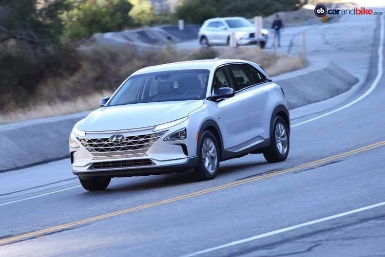 Driving the Hyundai Nexo is somewhat like driving the future. Here's our road test review of the first hydrogen-powered fuel cell driven model from Hyundai Group and it's promising, engaging and pretty impressive.