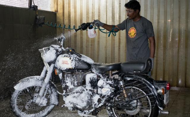 The city of Chennai is reeling through a severe water crisis. Royal Enfield is doing its bit to save water by using dry washing techniques at its 20 service centres in Chennai.