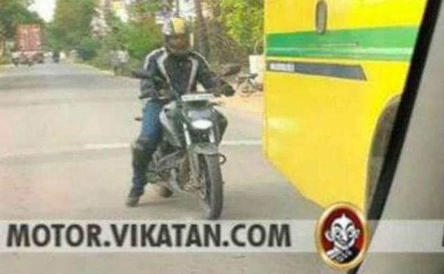 A new test version of the TVS Apache RTR 200 4V has been spotted testing recently, and the spy image reveals a new split-LED headlamp on the motorcycle. The test bike was spotted in Hosur, Tamil Nadu, where the bike maker's production facility is located. It is likely that this is the BS6 compliant version of the Apache RTR 200 4V being tested. The LED headlight gets separate reflectors for low beam and high beam. The daytime running lights though seem to have been given a miss on the new headlamp unit. The feature will be a nice addition to the sporty motorcycle and will help the two-wheeler maker add more value when the prices go up for the BS6 version.