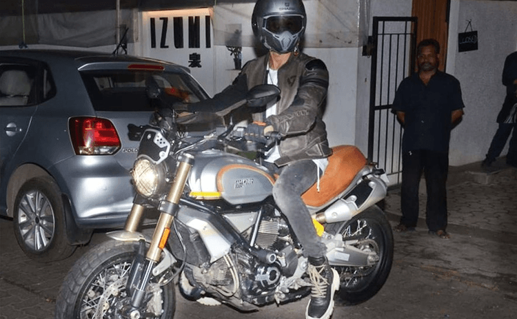 While there are a bunch of riders in the world of Bollywood, motorcyclists are far and few and actor Shahid Kapoor just happens to belong to the latter category. The biker has had an eclectic collection of motorcycles over the years and the latest two wheels to join his garage is the Ducati Scrambler 1100. The new Scrambler 1100 is the more powerful version based on the humble Scrambler 800, boasting of a bigger engine, better components and improved performance too. While Shahid bought his Scrambler a while back, this is for the first time we've had a chance to take a good look at the motorcycle, complete with the accessories.