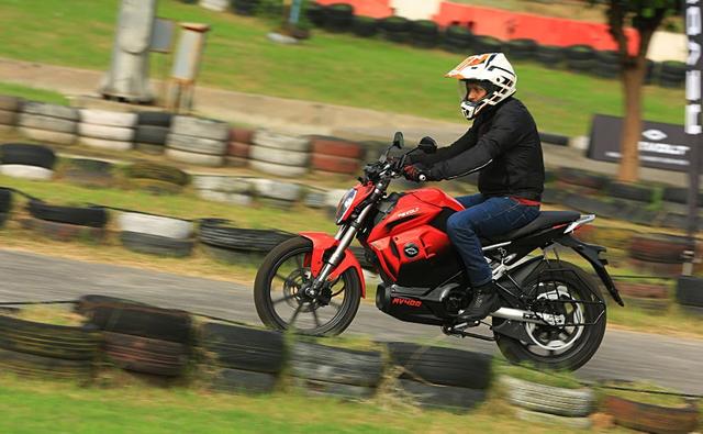 Revolt Motors has introduced new pricing for the Revolt RV 400 electric motorcycle. The RV 400 will now be priced at Rs. 90,799 (ex-showroom, Delhi) as against its previous price of Rs. 118,999.