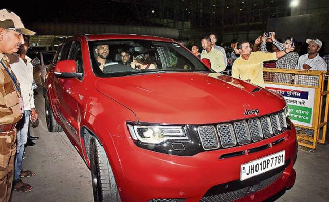 MS Dhoni Spotted Driving His New Jeep Grand Cherokee Trackhawk For The First Time