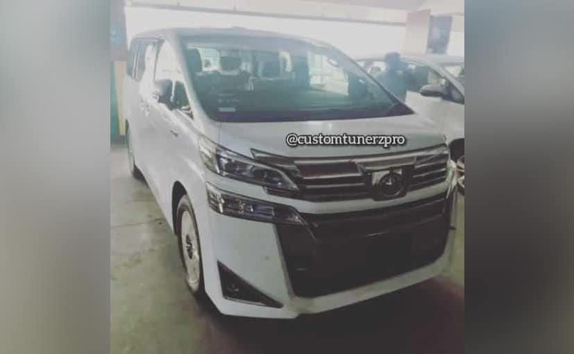 Toyota Vellfire Luxury MPV Spotted In India