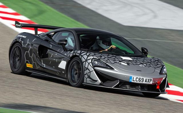 The McLaren 620R is based on the McLaren 570S GT4 and its production will be limited to 350 units.
