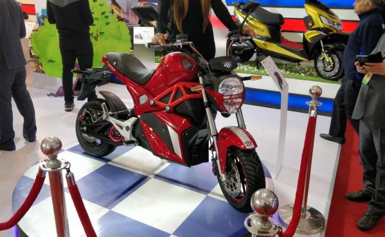 The Okinawa Oki100 electric motorcycle will be a high-speed EV, with between 100-120 kmph top speed and 200 km range.