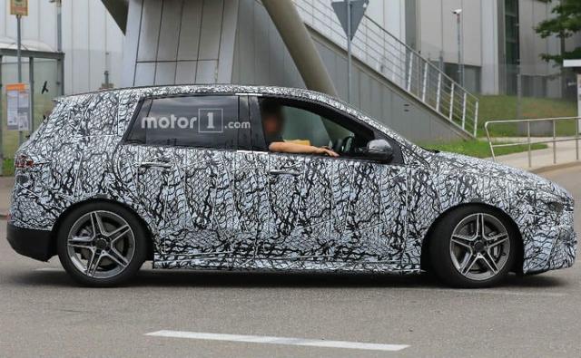 2019 Mercedes-Benz B-Class Spotted With Minimum Camouflage
