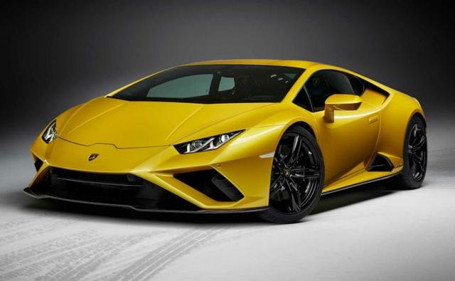 Only the Lamborghini Huracan EVO RWD made to our jury round while the Ferraris and Porsche 911 didn't show up. And that gives the Lambo a big edge!