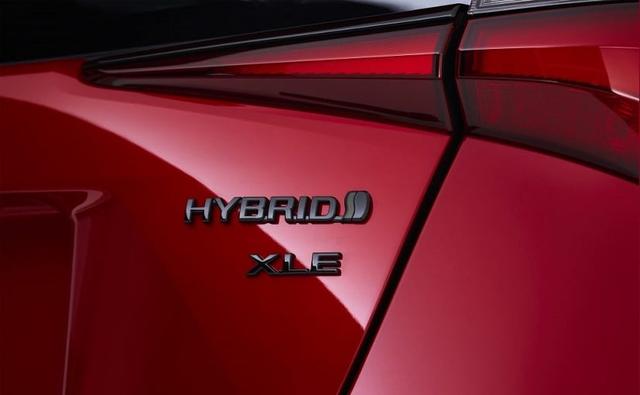 Data released by European Automobile Manufacturers' Association showed that self-charging hybrid cars outsold diesel cars in Europe for the first time in 2021, albeit by just 48 vehicles.