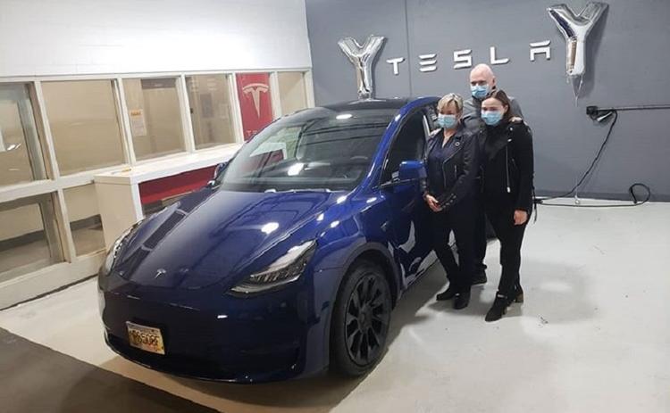 Brand New Tesla Model Y Roof Rips Off While Being Driven In California