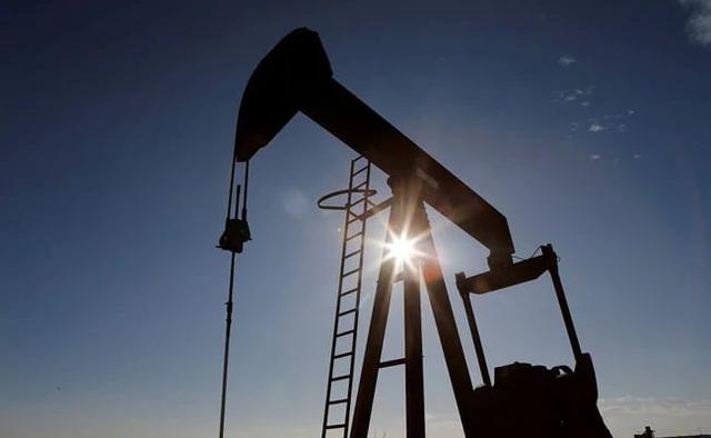 Oil Falls On Demand Concerns, Posts Second Monthly Decline